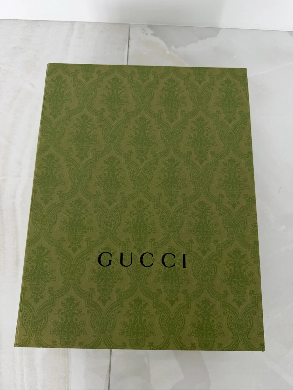 Gucci Large Green Magnetic Close Gift Box with Logo Ribbon - Picture 4 of 14